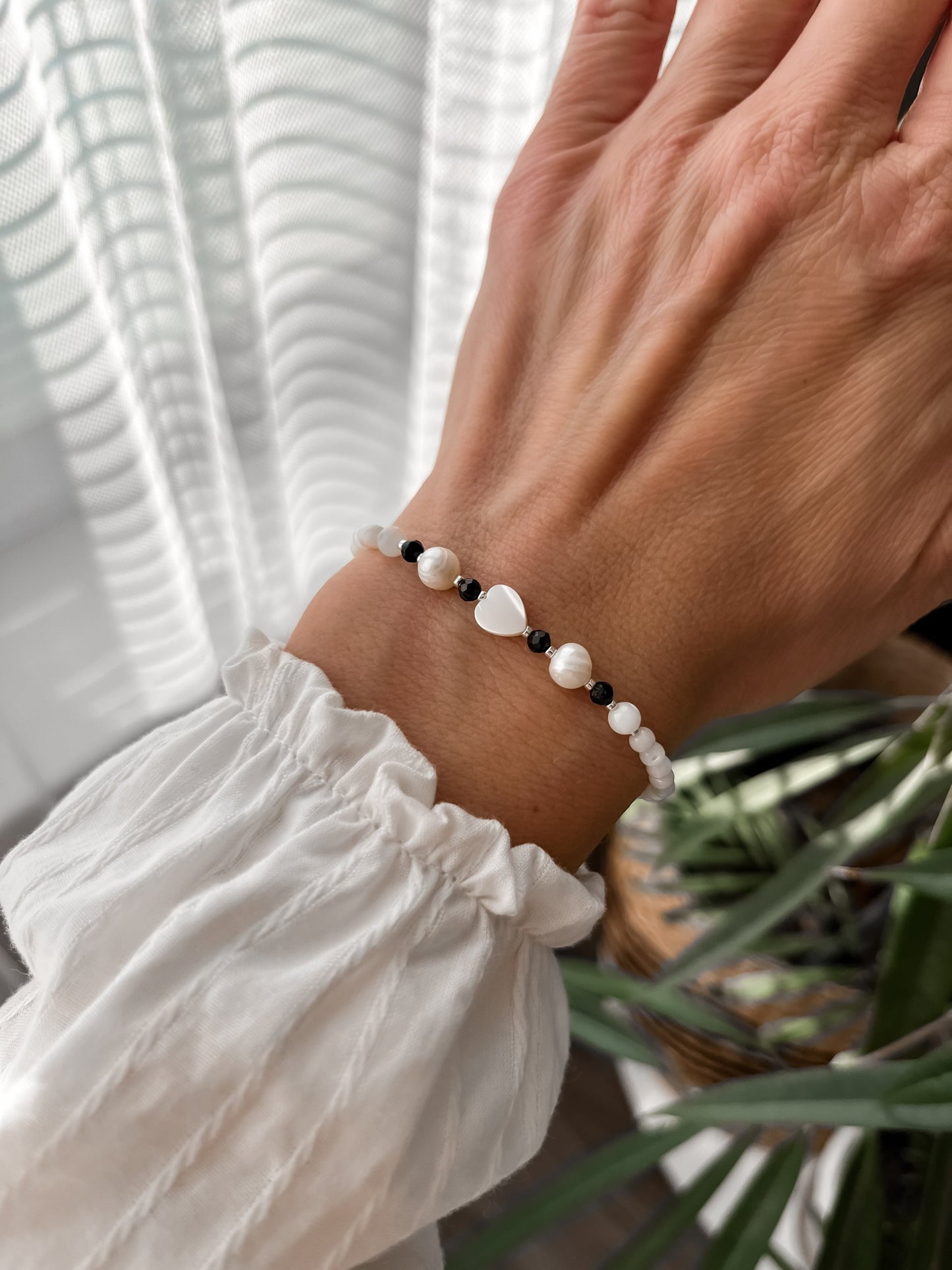 Náramok Perleť srdce s Ónyxom